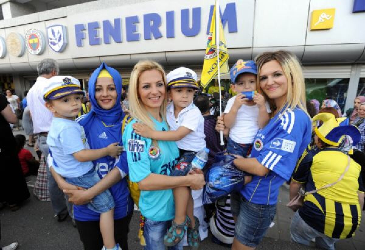 FOTO Interzis bărbaţilor » Metodă originală a turcilor pentru a combate violenţa de pe stadioane