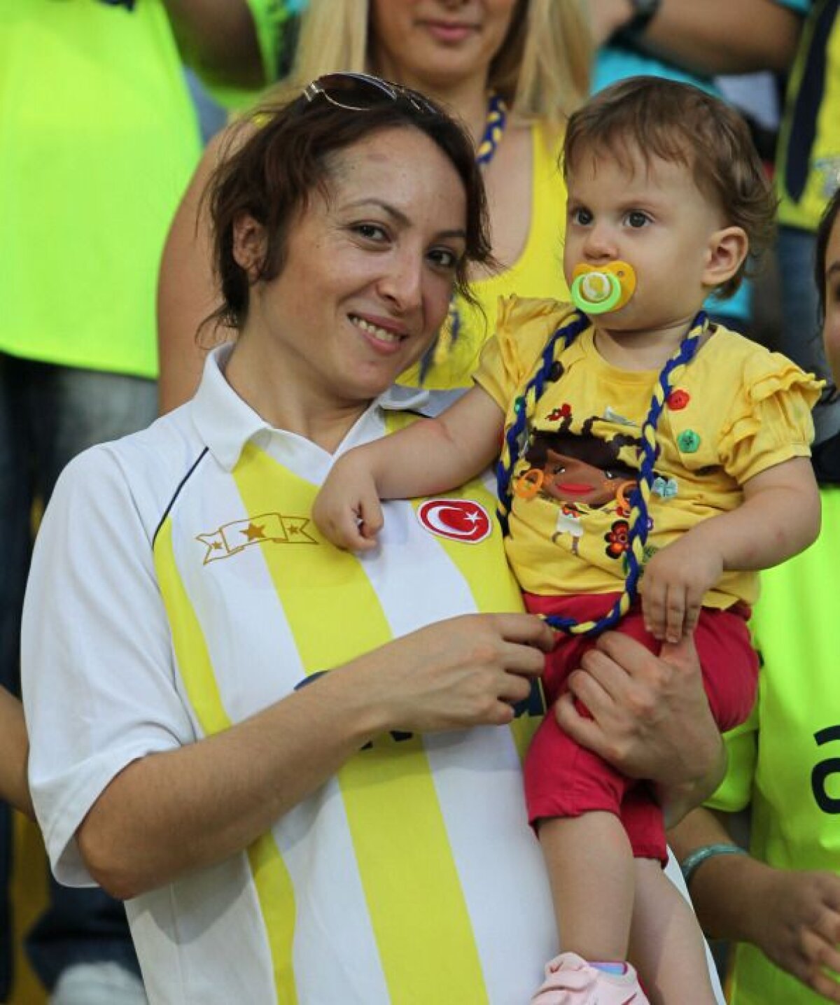 FOTO Interzis bărbaţilor » Metodă originală a turcilor pentru a combate violenţa de pe stadioane