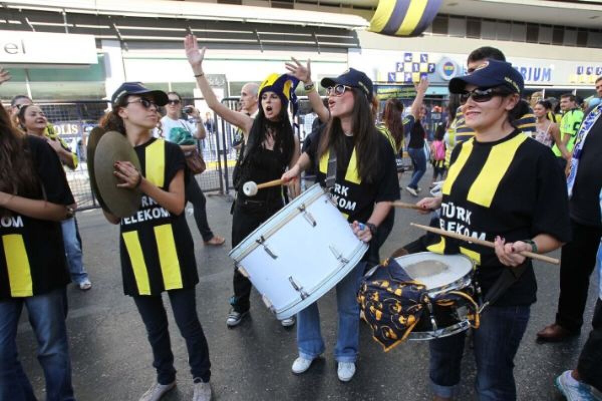 FOTO Interzis bărbaţilor » Metodă originală a turcilor pentru a combate violenţa de pe stadioane