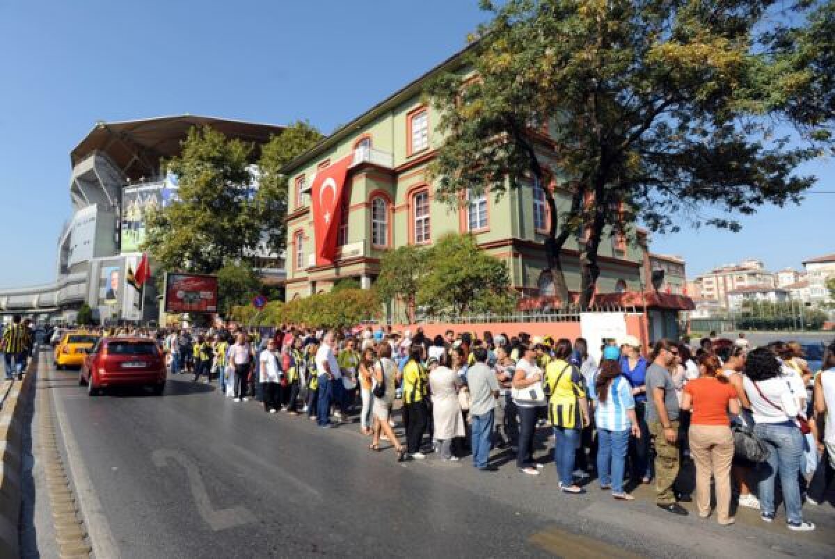 FOTO Interzis bărbaţilor » Metodă originală a turcilor pentru a combate violenţa de pe stadioane