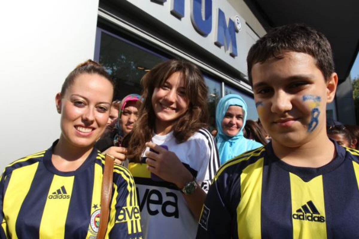 FOTO Interzis bărbaţilor » Metodă originală a turcilor pentru a combate violenţa de pe stadioane