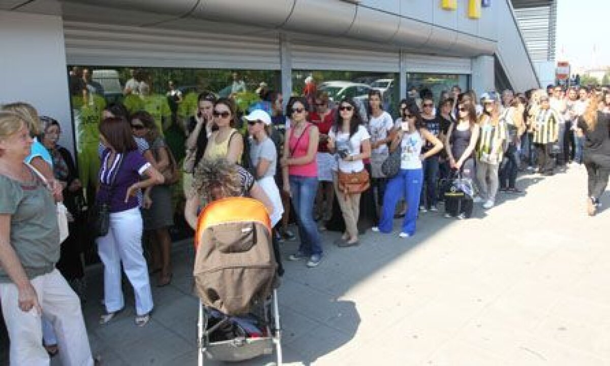 FOTO Interzis bărbaţilor » Metodă originală a turcilor pentru a combate violenţa de pe stadioane