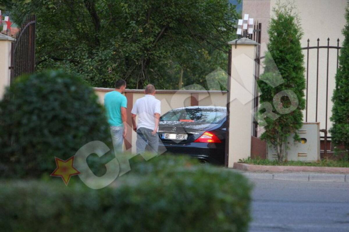 GALERIE FOTO Cancan susţine că brigada de la FCM Tg. Mureş-U Cluj a petrecut cu femei înainte de meci