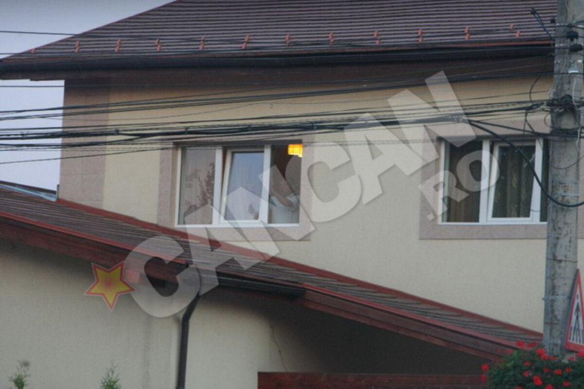 GALERIE FOTO Cancan susţine că brigada de la FCM Tg. Mureş-U Cluj a petrecut cu femei înainte de meci