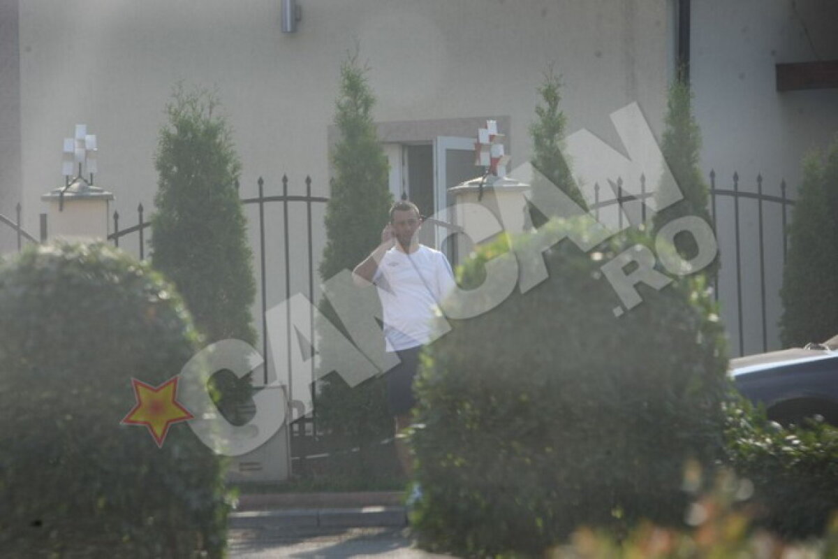 GALERIE FOTO Cancan susţine că brigada de la FCM Tg. Mureş-U Cluj a petrecut cu femei înainte de meci