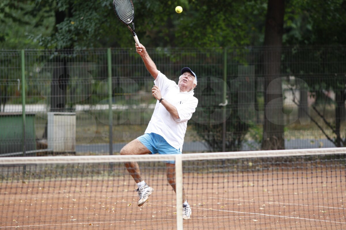 Ioan Holender conduce cu mînă sigură Festivalul George Enescu şi racheta de tenis: "Sportul este drogul meu"