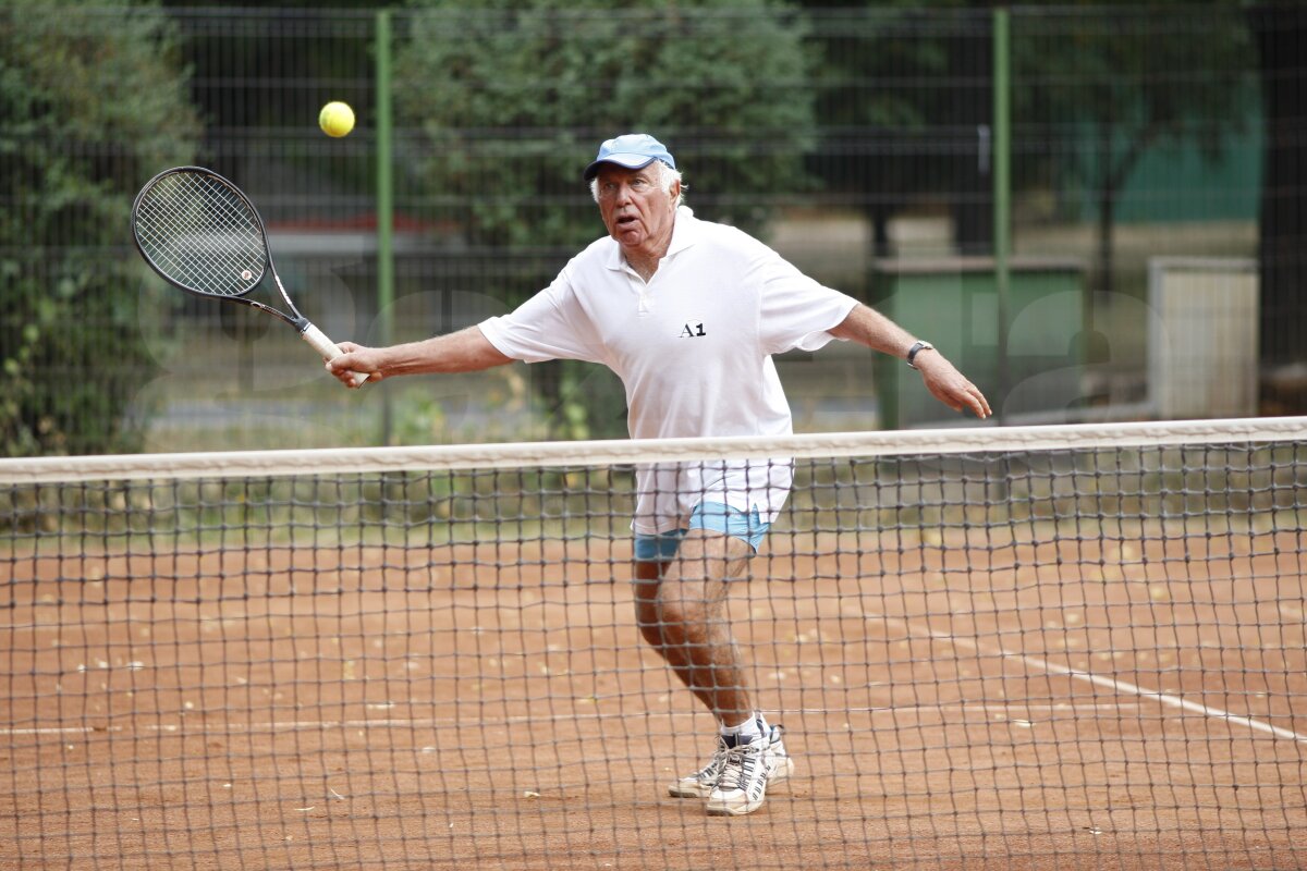 Ioan Holender conduce cu mînă sigură Festivalul George Enescu şi racheta de tenis: "Sportul este drogul meu"