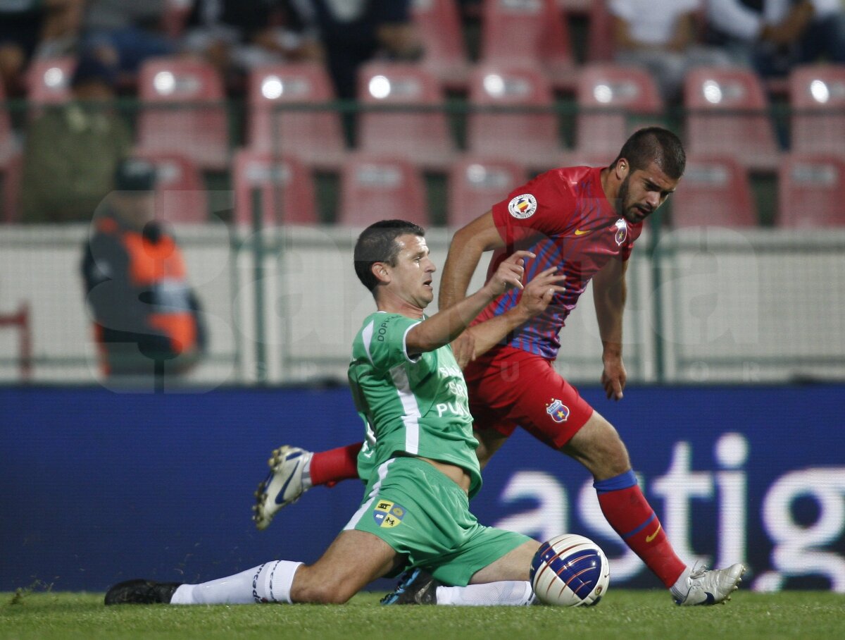 FOTO Steaua merge în optimile Cupei, după 4-0 cu Sănătatea Cluj