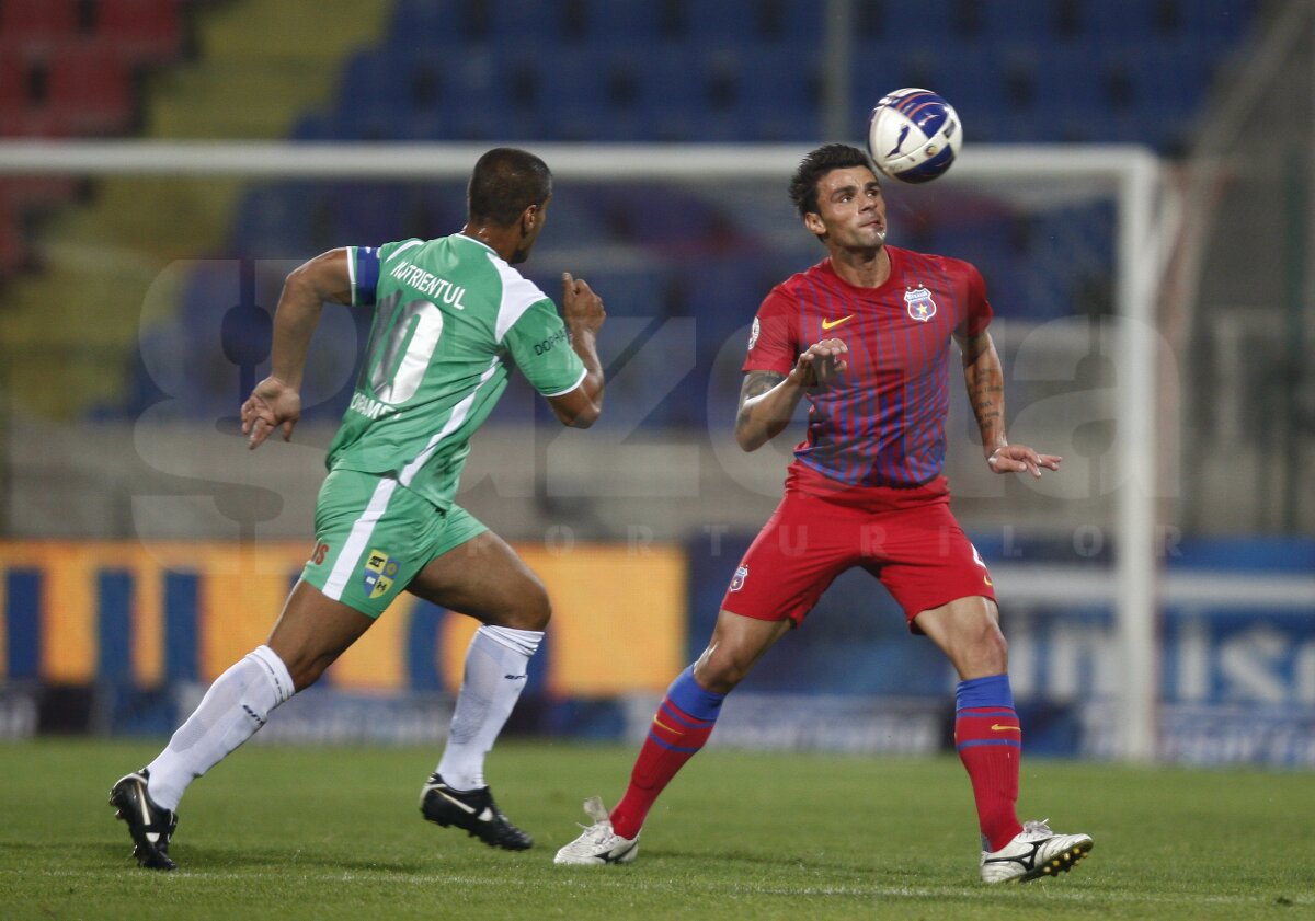FOTO Steaua merge în optimile Cupei, după 4-0 cu Sănătatea Cluj