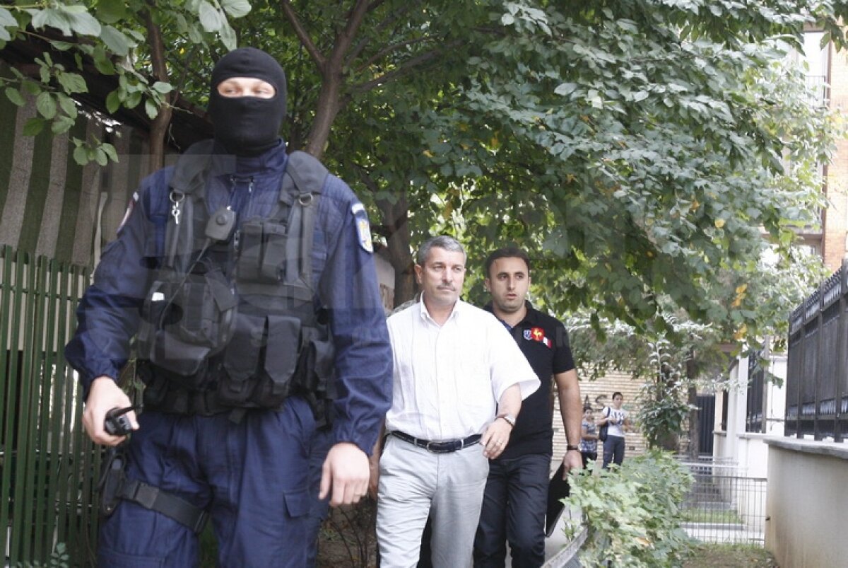 Vasile Avram scos cu CĂTUŞE la mîini din sediul DNA. Are ordonanţă pentru 24 de ore pentru luare de mită