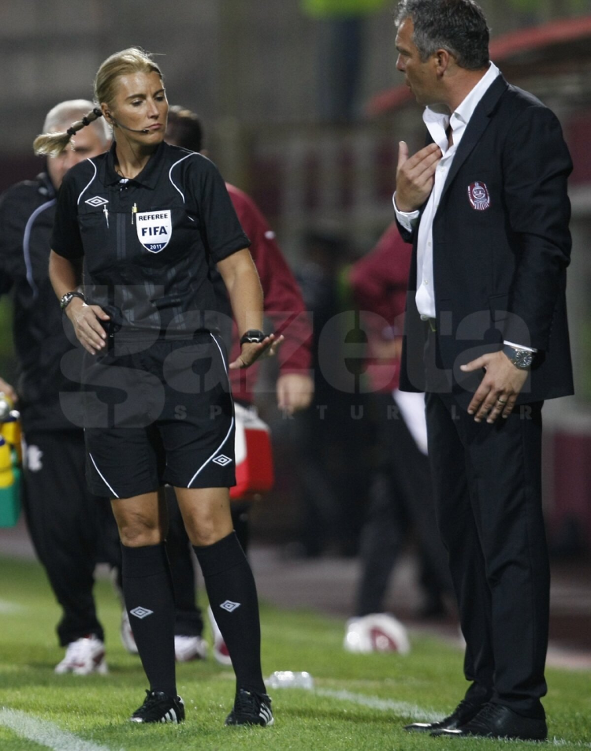 FOTO Femeile îmblînzesc "fiarele" » Jorge Costa, pus la punct de Cristina Dorcioman