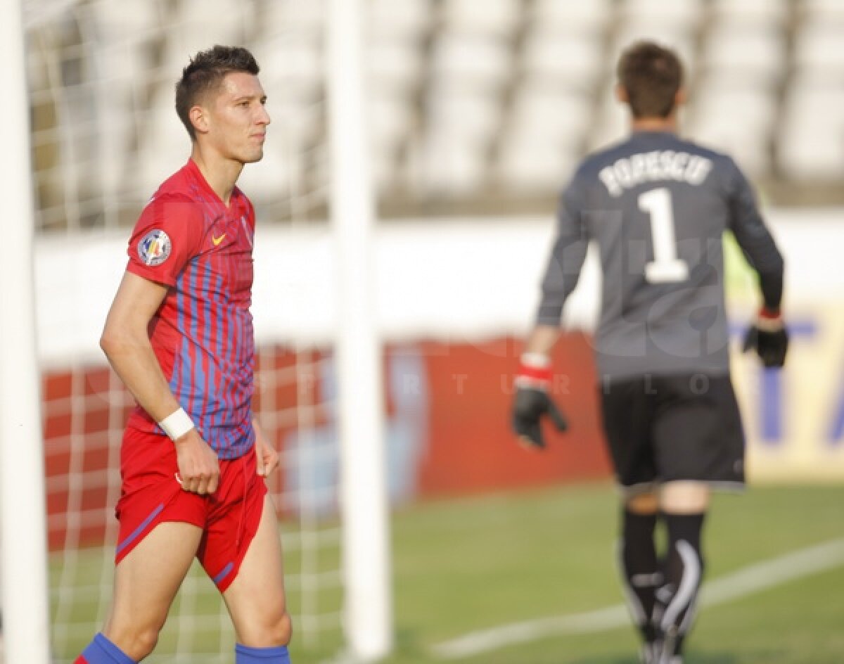 Steaua n-a reuşit să cîştige în Regie » Sportul - Steaua 0-0