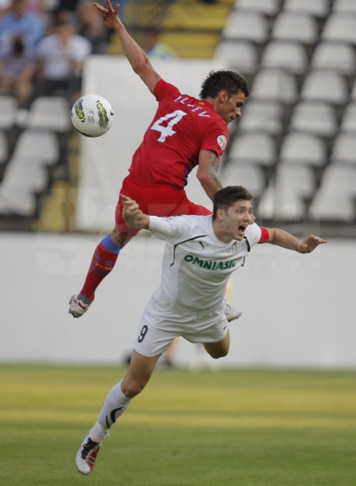Steaua n-a reuşit să cîştige în Regie » Sportul - Steaua 0-0