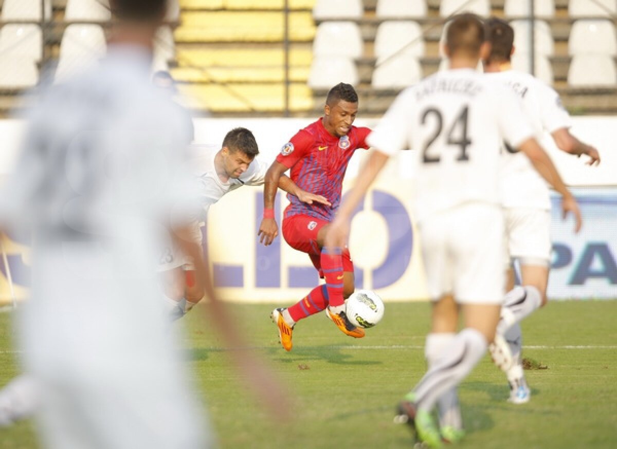 Steaua n-a reuşit să cîştige în Regie » Sportul - Steaua 0-0