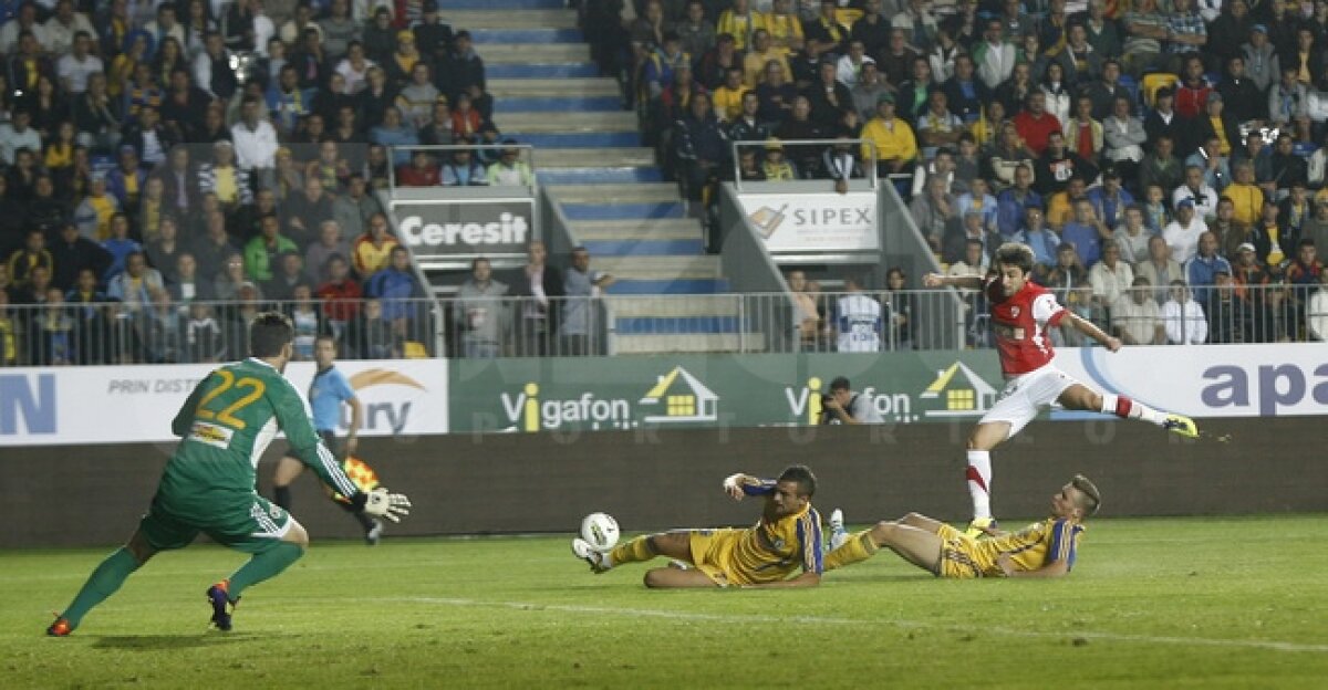 "Cîinii" au făcut spectacol la Ploieşti » Petrolul - Dinamo 1-5