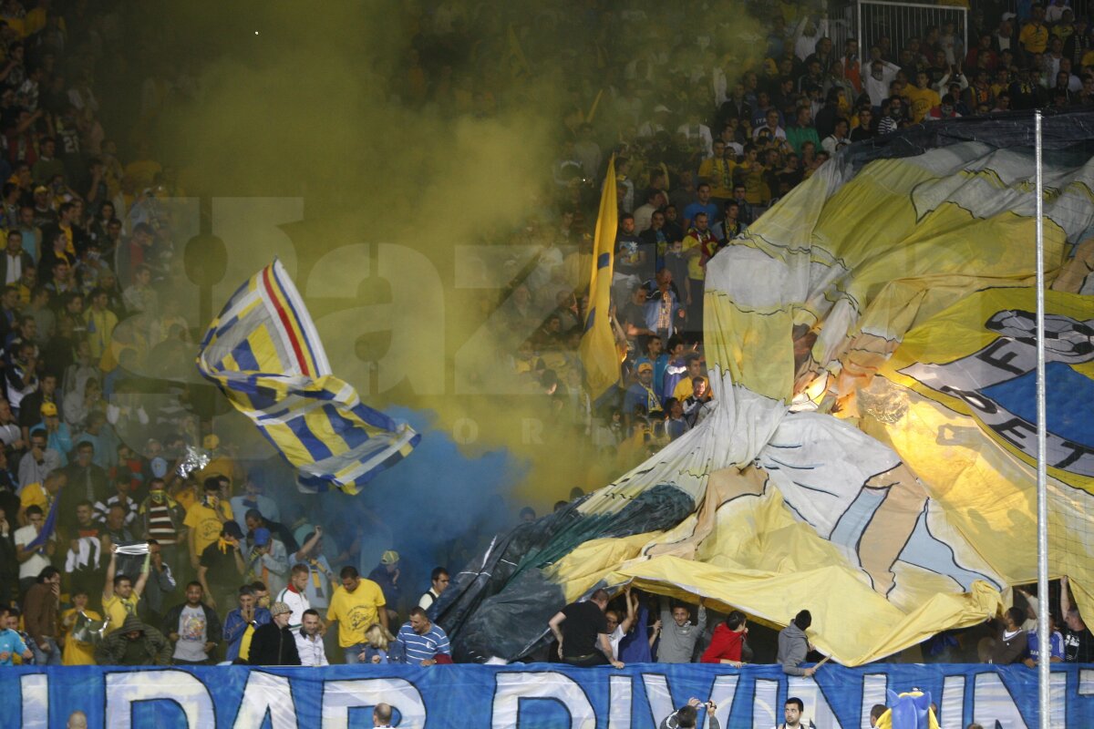 FOTO Ploieşti de Champions League! » Lupii galbeni au creat o coregrafie specială la meciul cu Dinamo