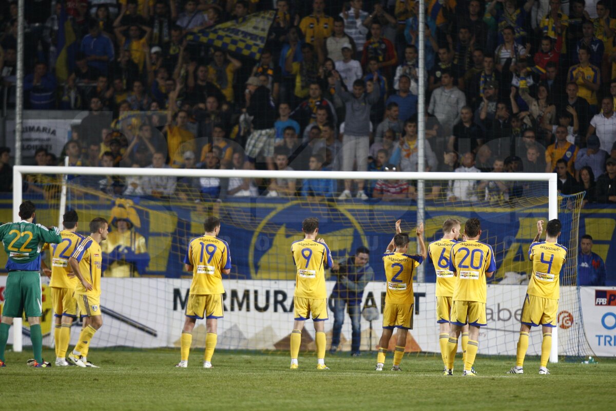 FOTO Ploieşti de Champions League! » Lupii galbeni au creat o coregrafie specială la meciul cu Dinamo