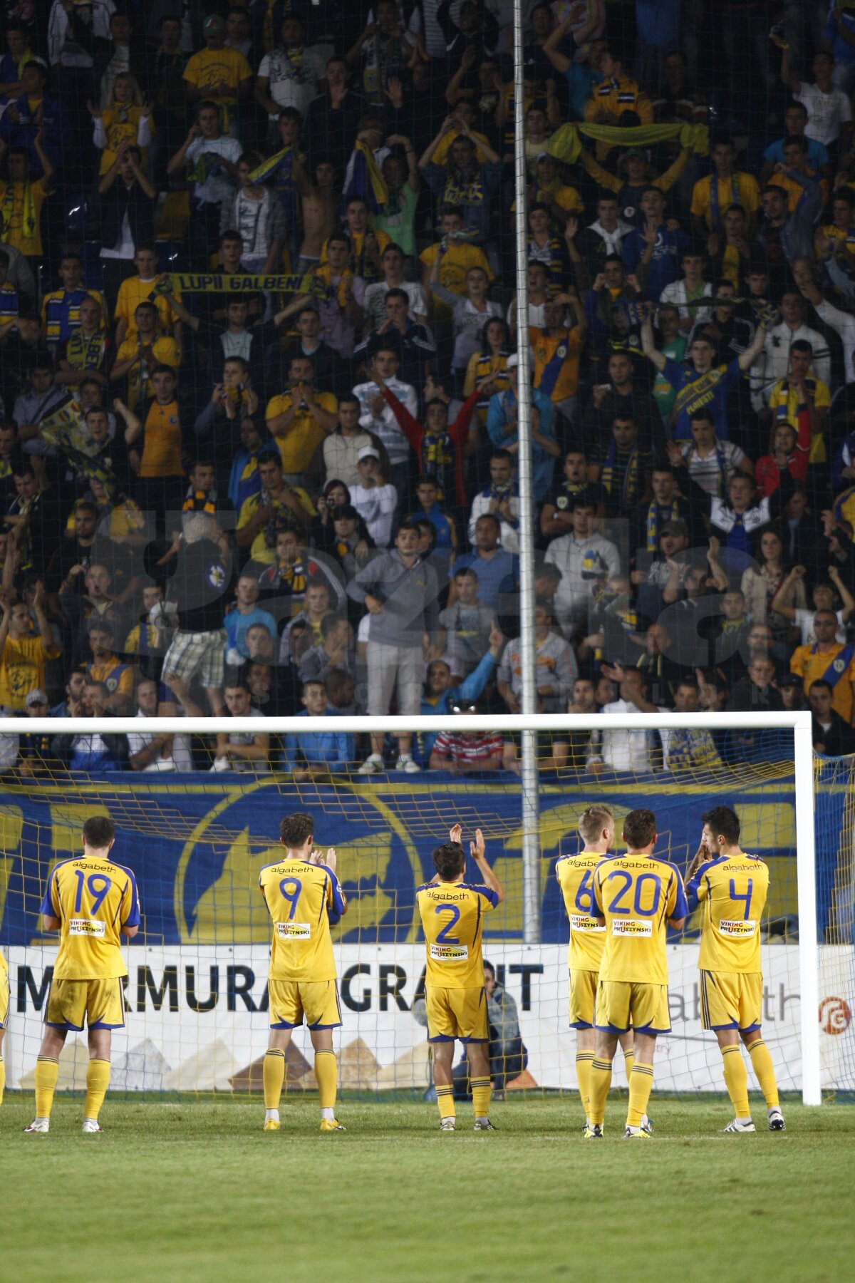 FOTO Ploieşti de Champions League! » Lupii galbeni au creat o coregrafie specială la meciul cu Dinamo