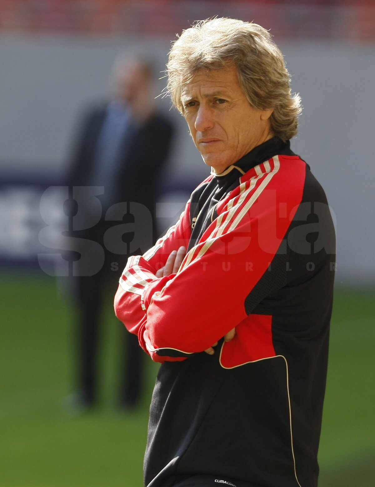 FOTO Benfica s-a antrenat pe terenul de coşmar de la România - Franţa. Rezistă!