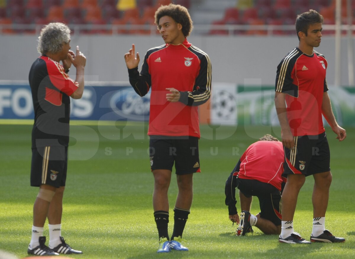 FOTO Benfica s-a antrenat pe terenul de coşmar de la România - Franţa. Rezistă!