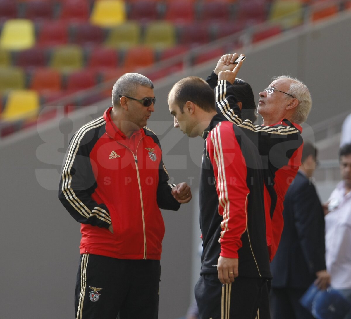 FOTO Benfica s-a antrenat pe terenul de coşmar de la România - Franţa. Rezistă!