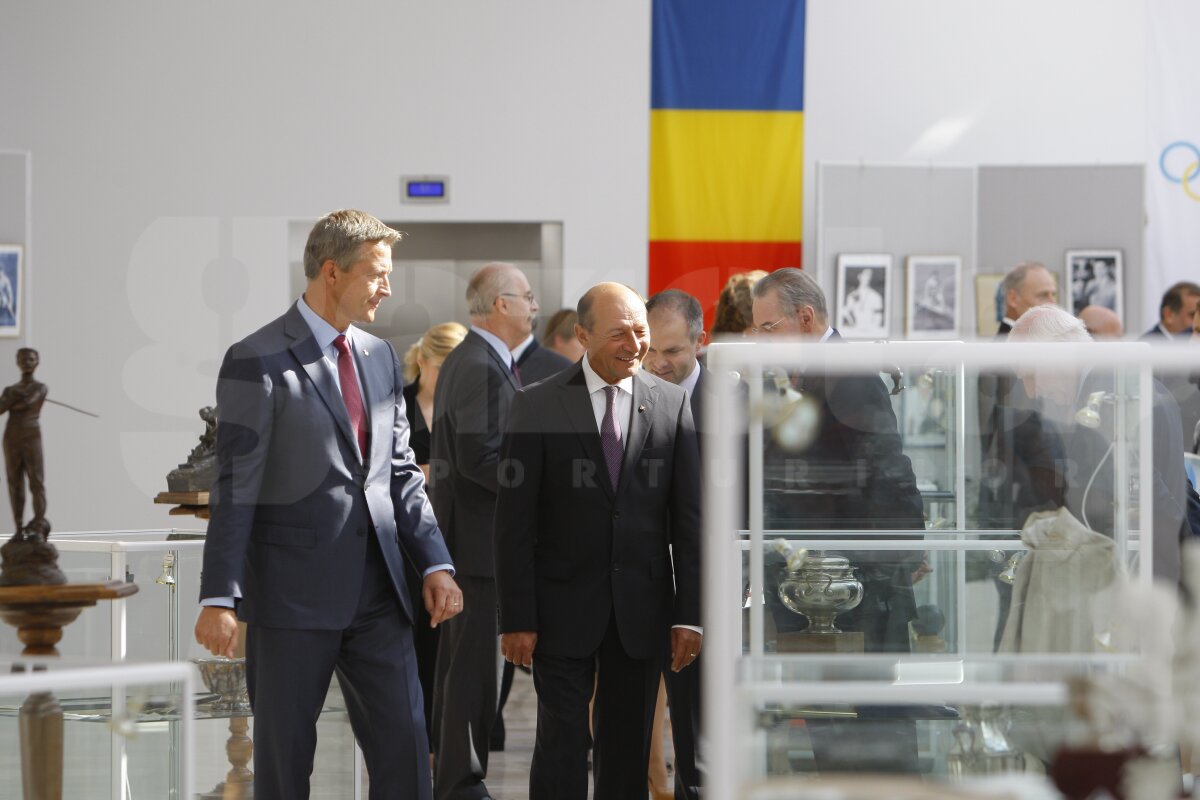FOTO// S-au mutat în casă nouă » Traian Băsescu şi Jacques Rogge au inaugurat noul sediu al COSR şi Muzeul Olimpic