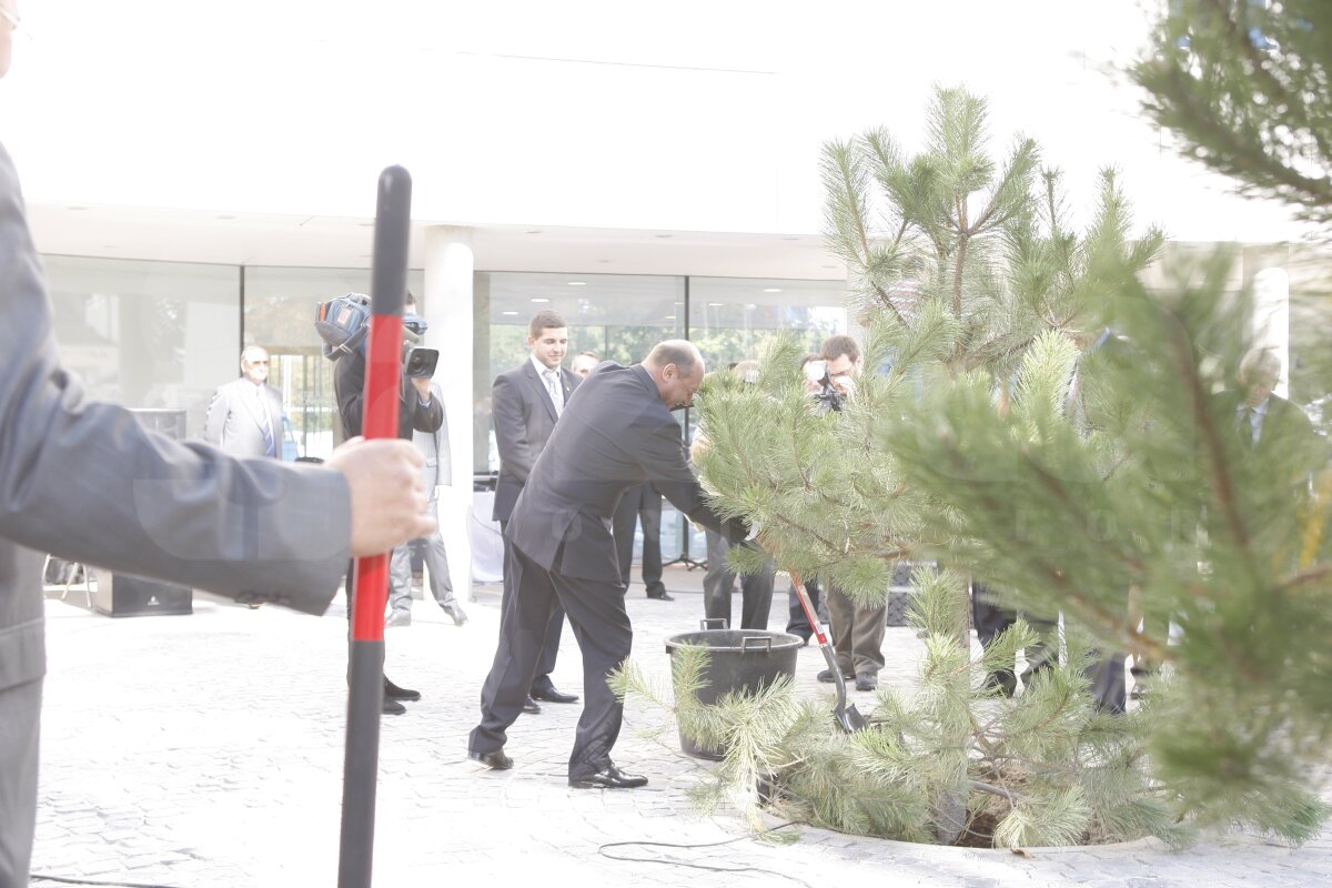 FOTO// S-au mutat în casă nouă » Traian Băsescu şi Jacques Rogge au inaugurat noul sediu al COSR şi Muzeul Olimpic