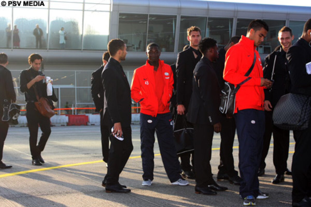 FOTO Avionul lui PSV a sosit la Bucureşti cu o întîrziere de 20 de minute