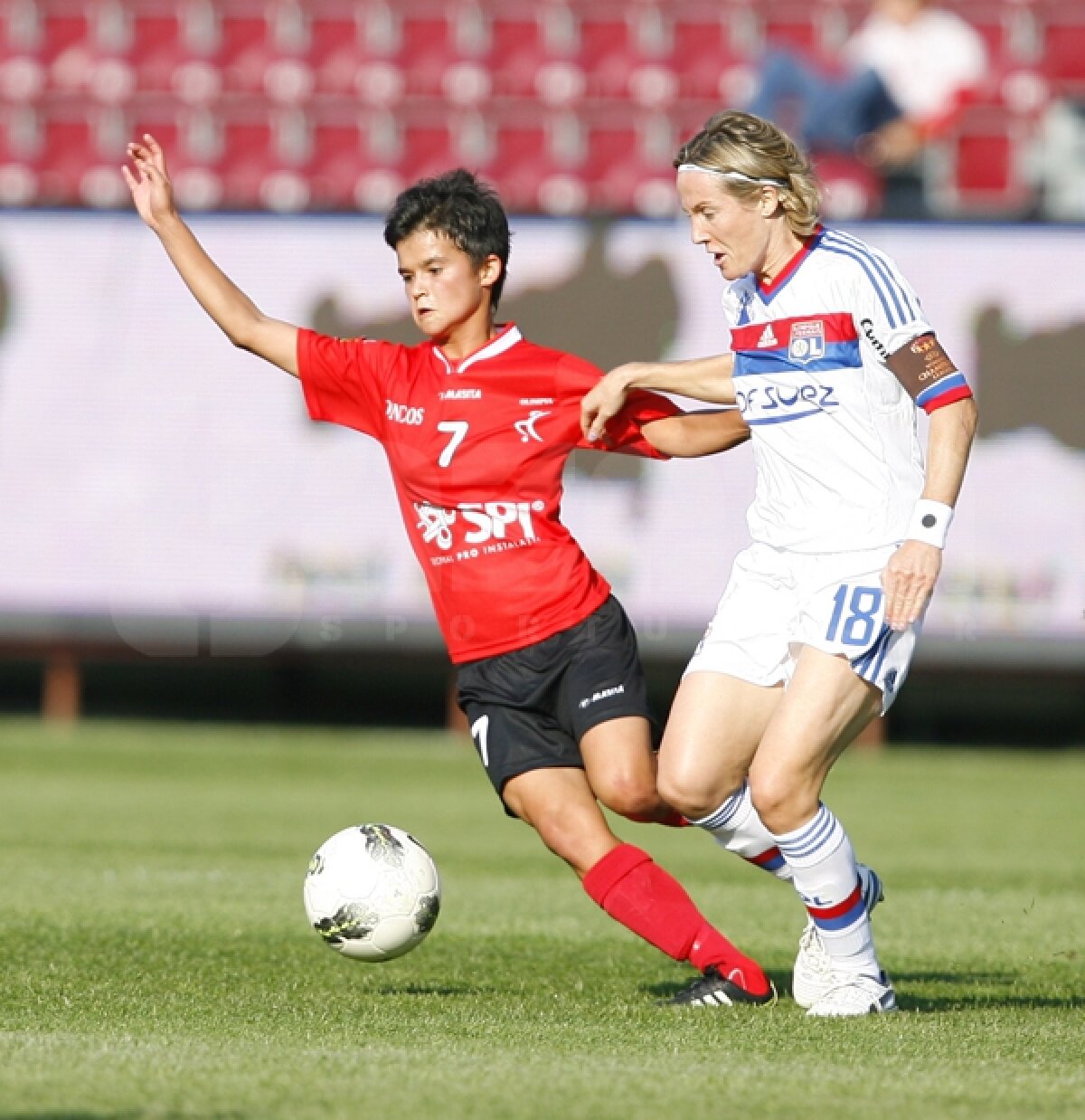 FOTO » Fotbalul e şi pentru fete! Campioana Europei la feminin, Olympique Lyon, a făcut spectacol cu Olimpia Cluj