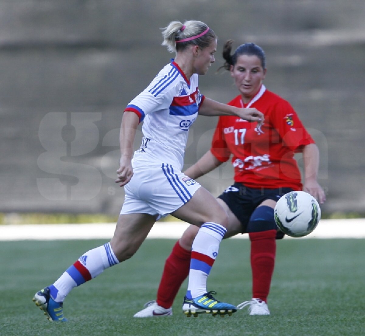 FOTO » Fotbalul e şi pentru fete! Campioana Europei la feminin, Olympique Lyon, a făcut spectacol cu Olimpia Cluj