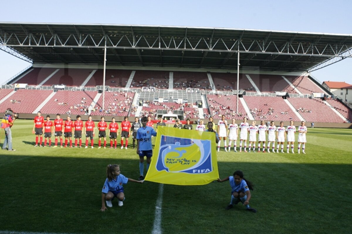 FOTO » Fotbalul e şi pentru fete! Campioana Europei la feminin, Olympique Lyon, a făcut spectacol cu Olimpia Cluj