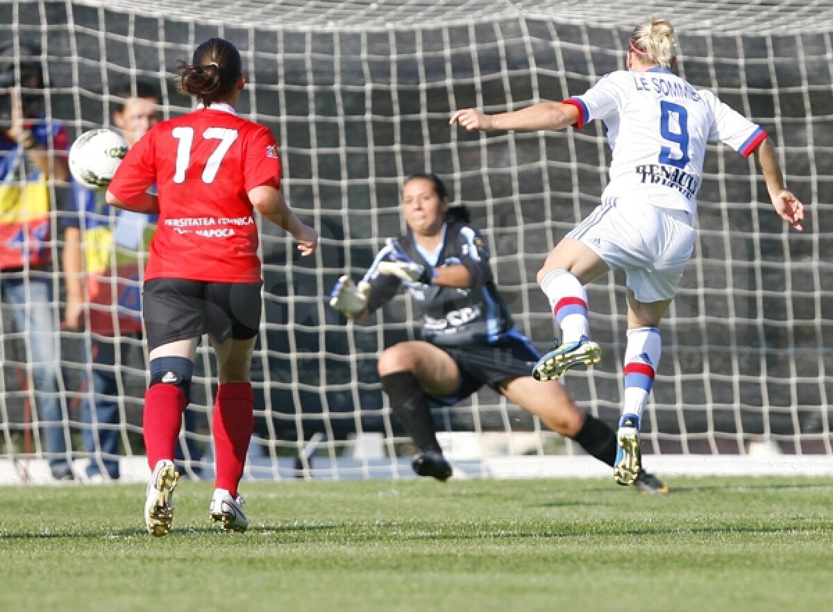 FOTO » Fotbalul e şi pentru fete! Campioana Europei la feminin, Olympique Lyon, a făcut spectacol cu Olimpia Cluj