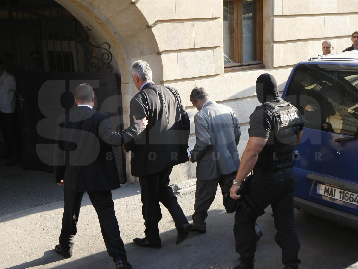 VIDEO & FOTO Instanţa a acceptat proba DNA "fals în acte" şi dă decizia mîine! Avram a izbucnit în plîns: "Sînt nevinovat! Am ajuns aici din cauza preşedinţilor"