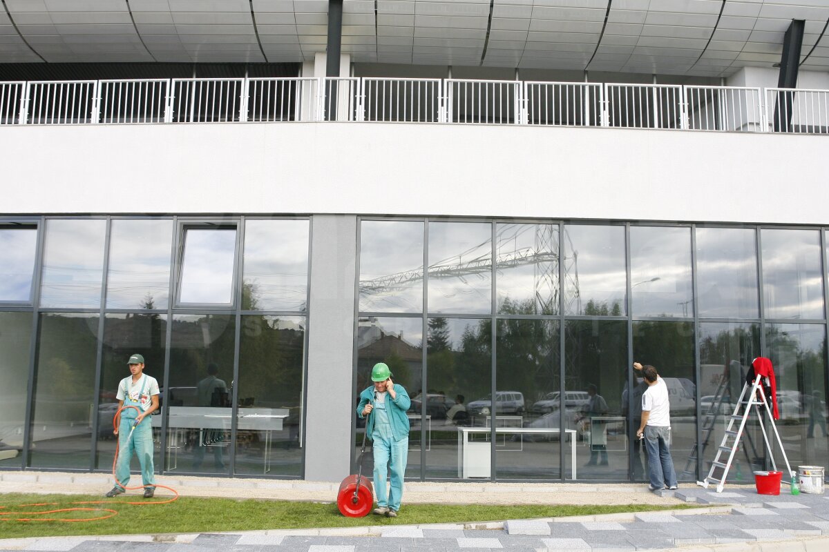 FOTO Cluj Arena îşi aşteaptă oaspeţii. Vezi cum decurg ultimele pregătiri!