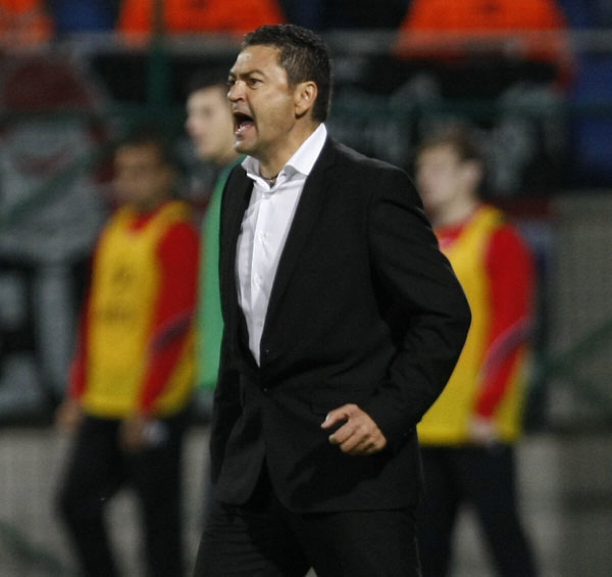 Ilie plin de energie! » Noul antrenor al Stelei a făcut spectacol pe bancă