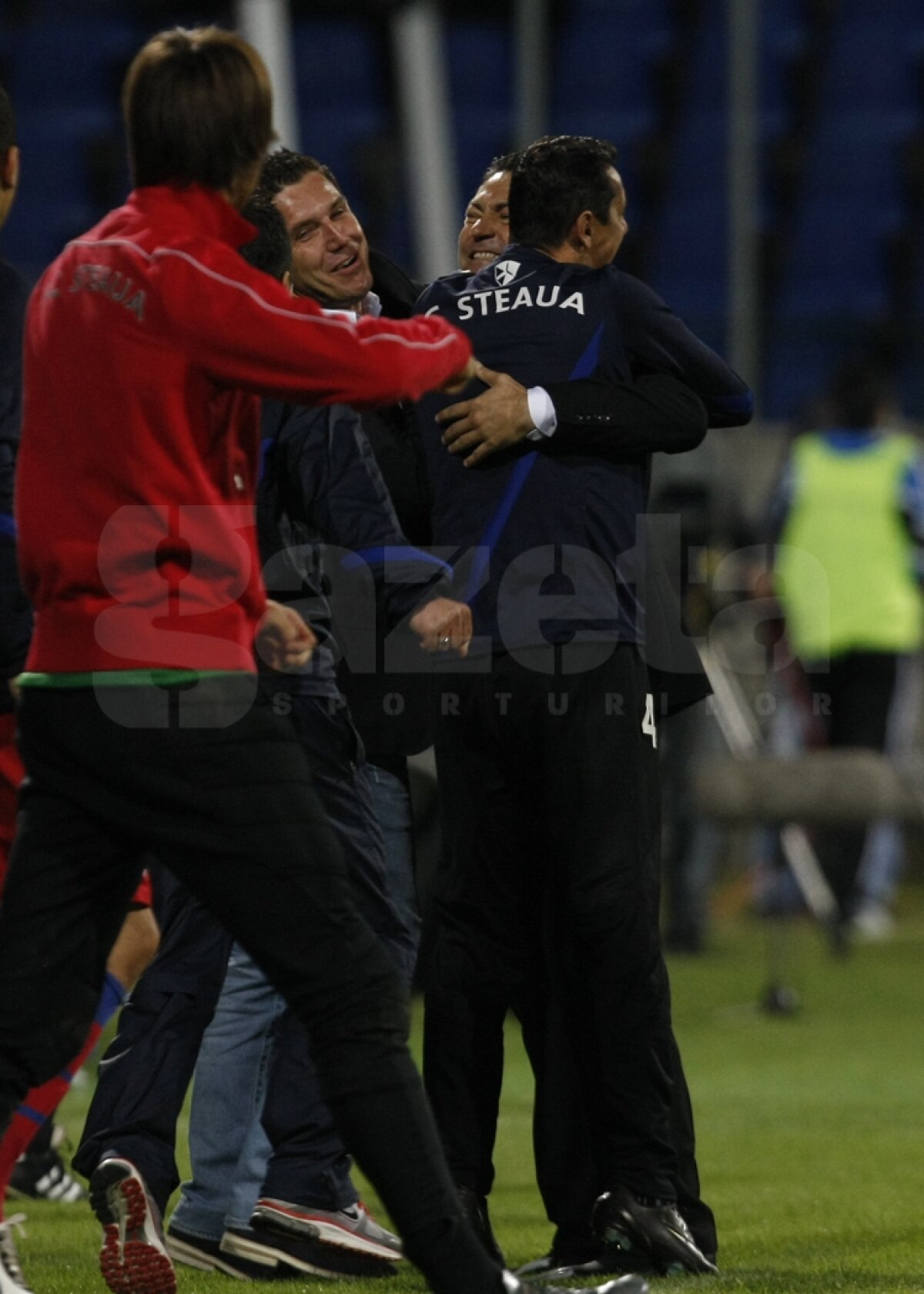 VIDEO & FOTO » Steaua salvată din nou de un Costea. După Mihai, a venit rîndul lui Florin