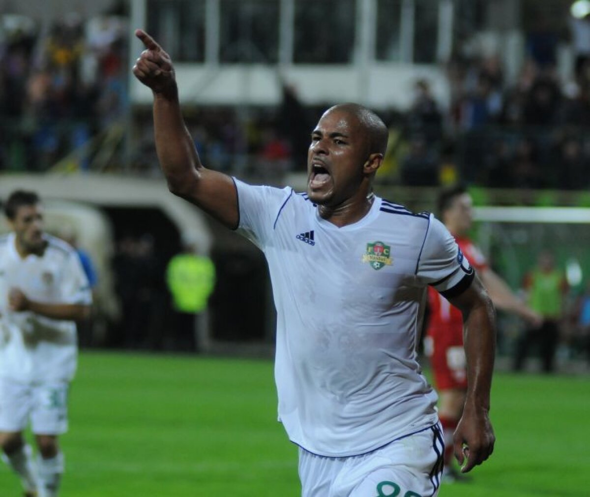 Samba moldovenească » Wesley şi Adailton au tăvălit Mioveniul