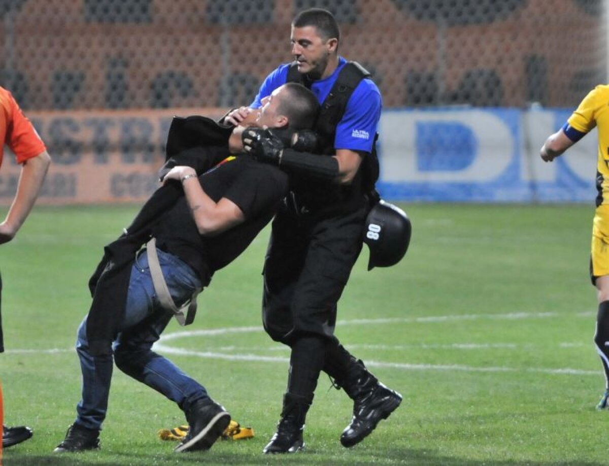 VIDEO » Gafiţa se bate cu Torres pentru ratarea anului :)