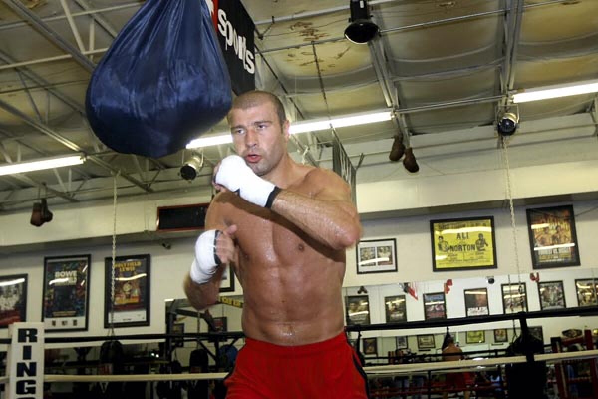 FOTO şi VIDEO/Bute, pregătit pentru Johnson » Mesajul românului pentru adversari: ”Sînt aici pentru toţi”