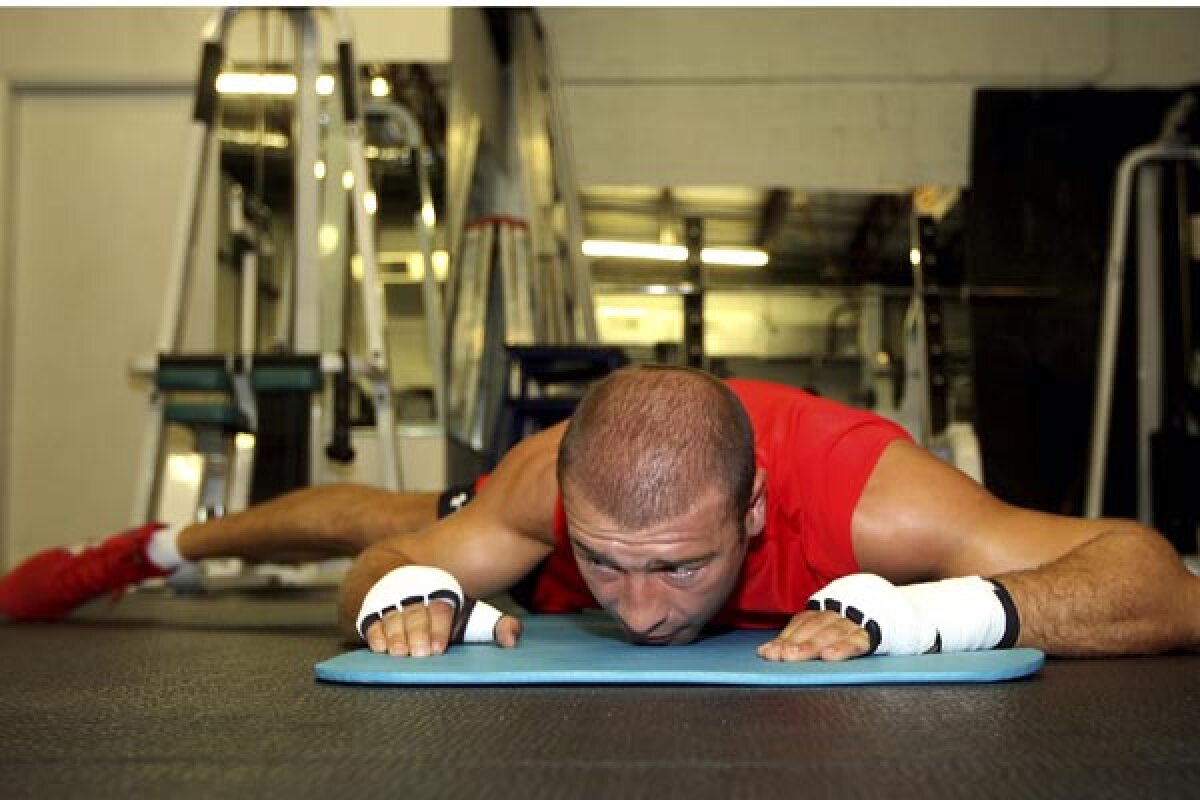 FOTO şi VIDEO/Bute, pregătit pentru Johnson » Mesajul românului pentru adversari: ”Sînt aici pentru toţi”