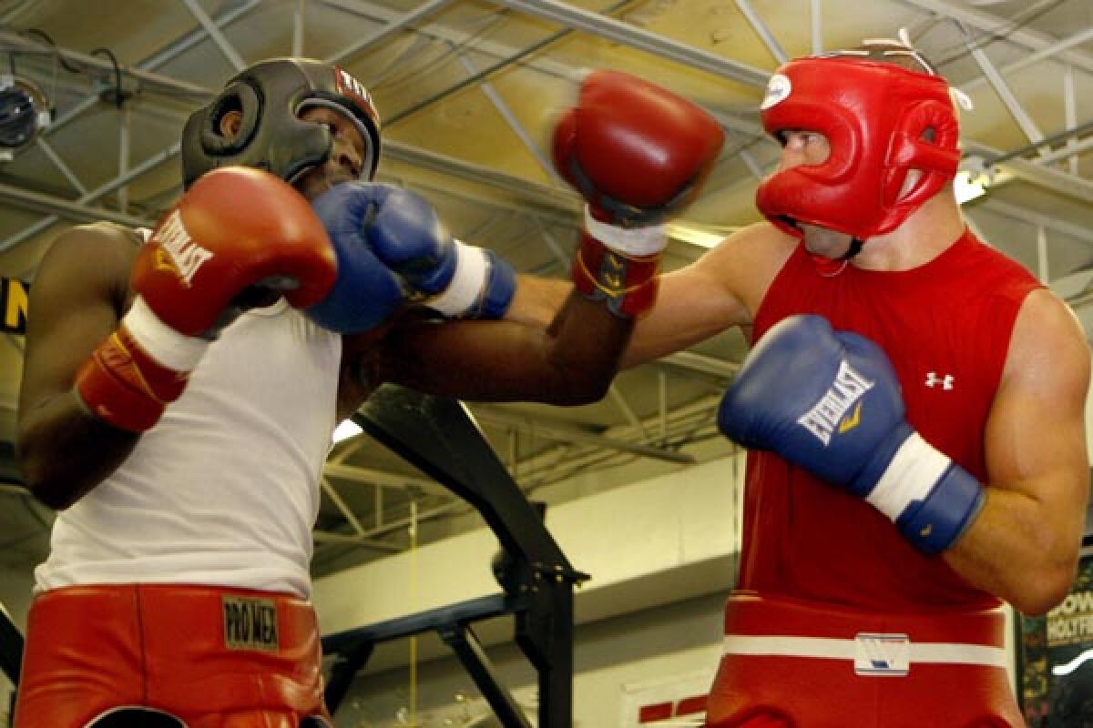 FOTO şi VIDEO/Bute, pregătit pentru Johnson » Mesajul românului pentru adversari: ”Sînt aici pentru toţi”