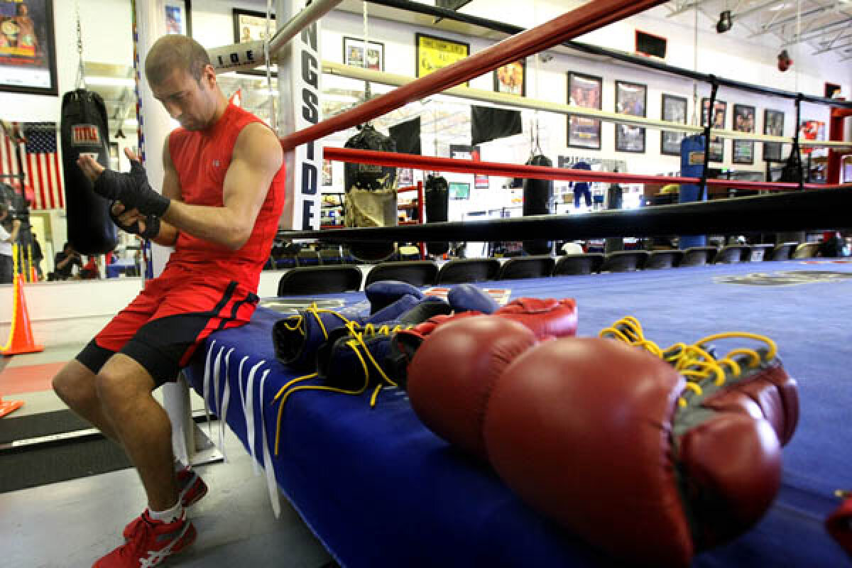 FOTO şi VIDEO/Bute, pregătit pentru Johnson » Mesajul românului pentru adversari: ”Sînt aici pentru toţi”