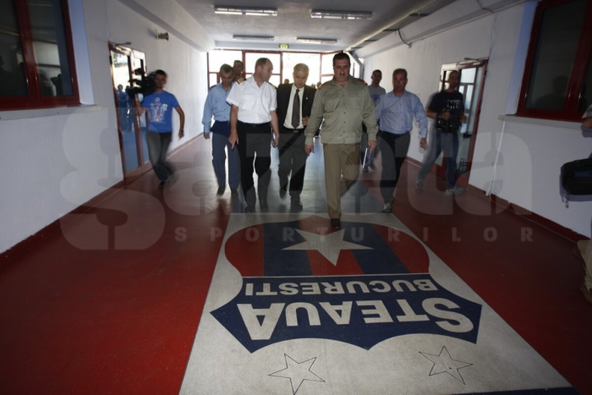 FOTO Iordănescu a fost în Ghencea şi a inspectat gazonul » CSA nu renunţă: 600.000 de euro şi Steaua revine acasă