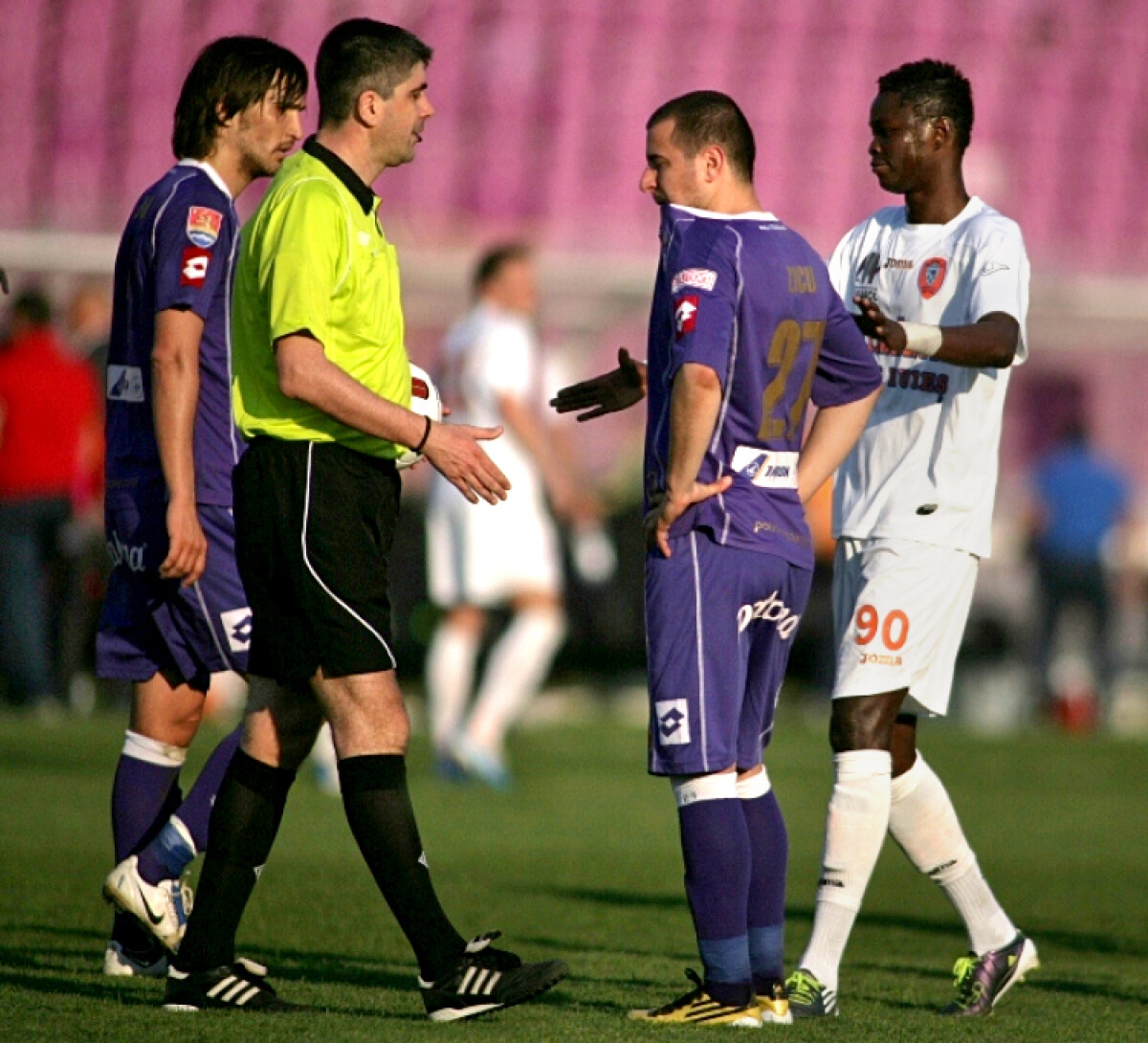 GALERIE FOTO Mircea Sandu a ieşit de la DNA: "La finala Cupei, Vasile Avram m-a întrebat dacă delegarea e corectă"