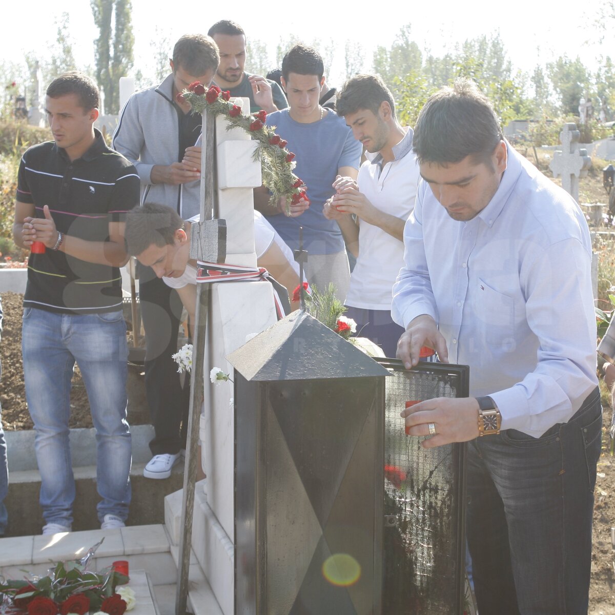 FOTO GSP / Dinamoviştii s-au recules azi la prînz la mormîntul Unicului Căpitan