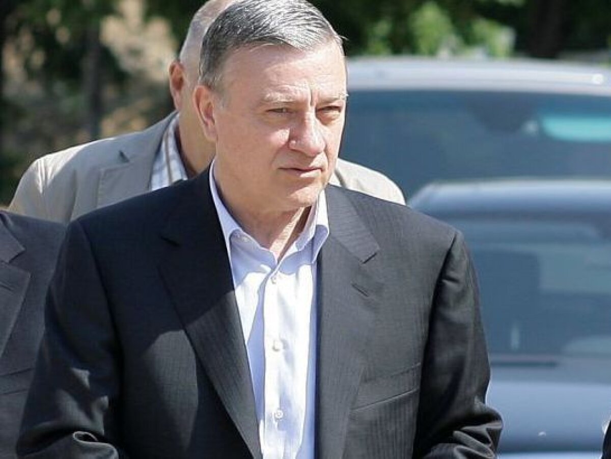 GALERIE FOTO Mircea Sandu a ieşit de la DNA: "La finala Cupei, Vasile Avram m-a întrebat dacă delegarea e corectă"