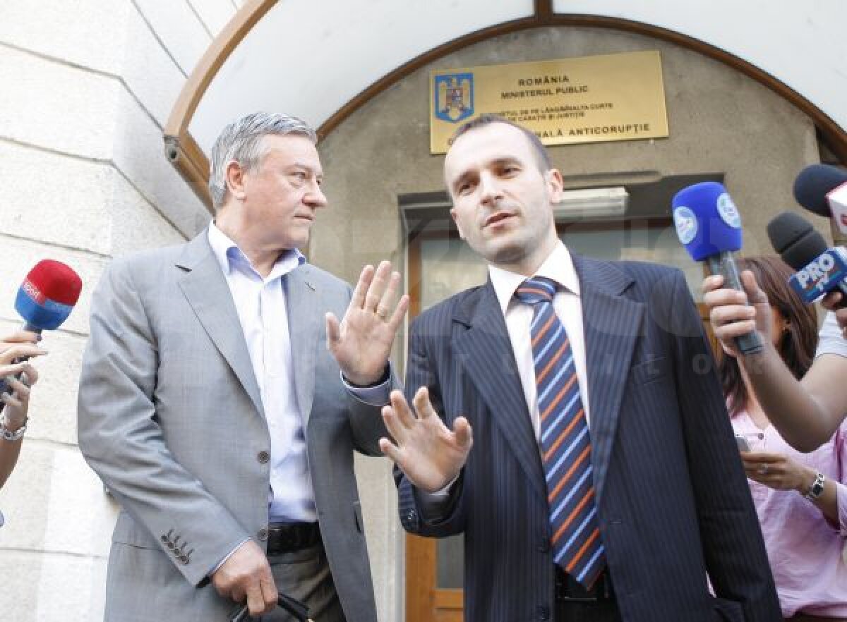 GALERIE FOTO Mircea Sandu a ieşit de la DNA: "La finala Cupei, Vasile Avram m-a întrebat dacă delegarea e corectă"