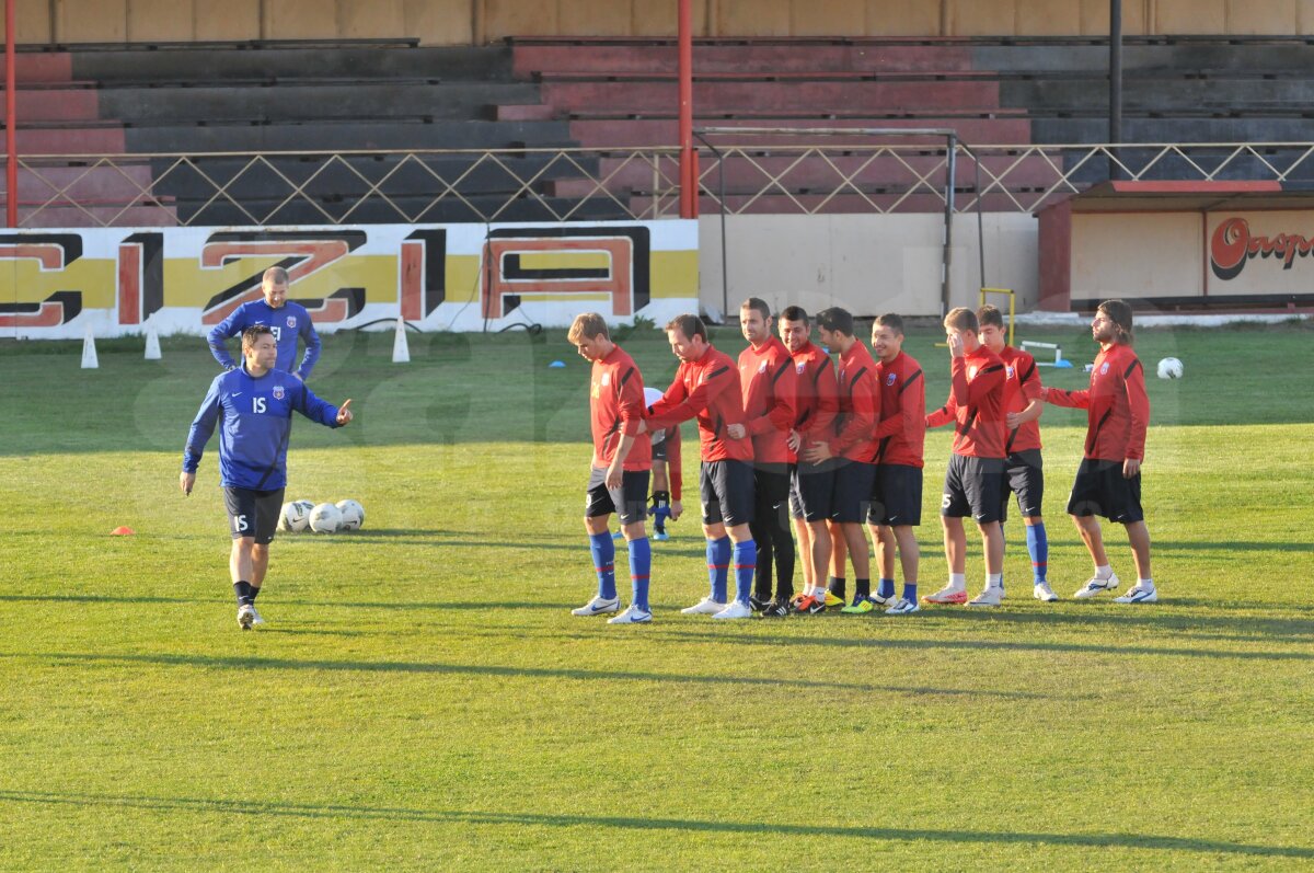 Ilie Stan a revoluţionat şedinţele de pregătire » Steliştii se antrenează pe "Dansul pinguinului" :)