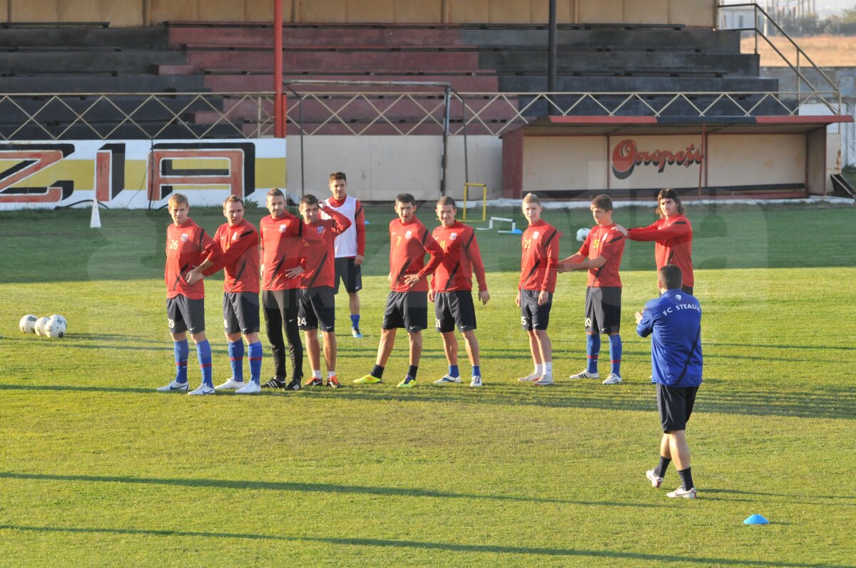Ilie Stan a revoluţionat şedinţele de pregătire » Steliştii se antrenează pe "Dansul pinguinului" :)