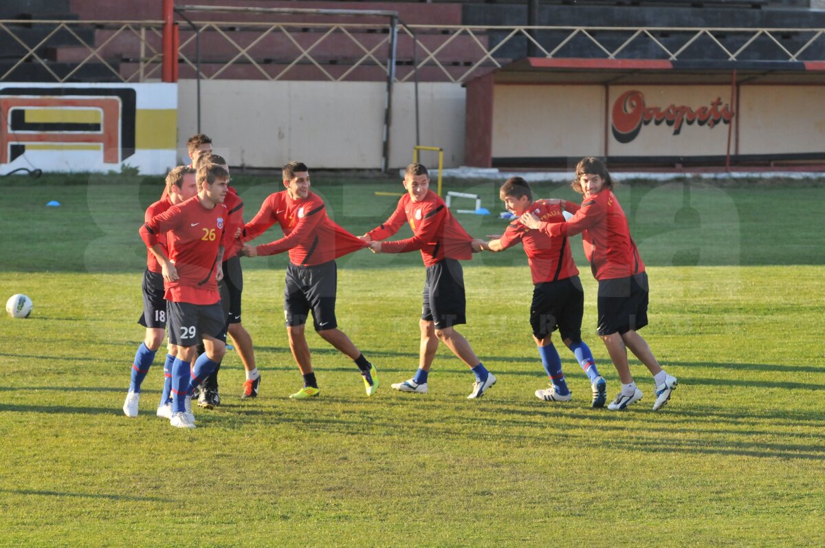 Ilie Stan a revoluţionat şedinţele de pregătire » Steliştii se antrenează pe "Dansul pinguinului" :)